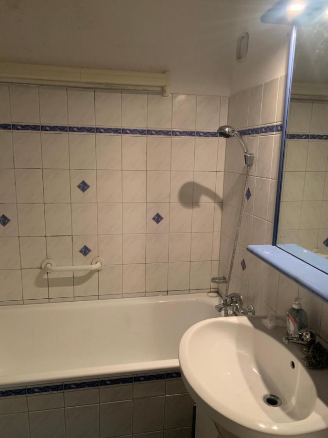 Sehr Schone Zimmer 1 In Wien Favoriten Bagian luar foto