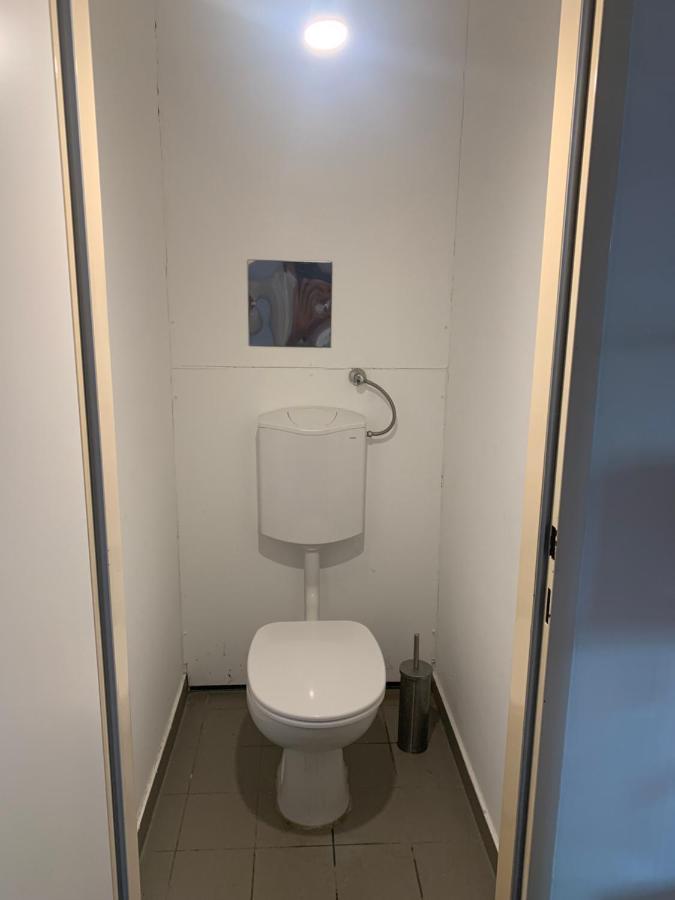 Sehr Schone Zimmer 1 In Wien Favoriten Bagian luar foto