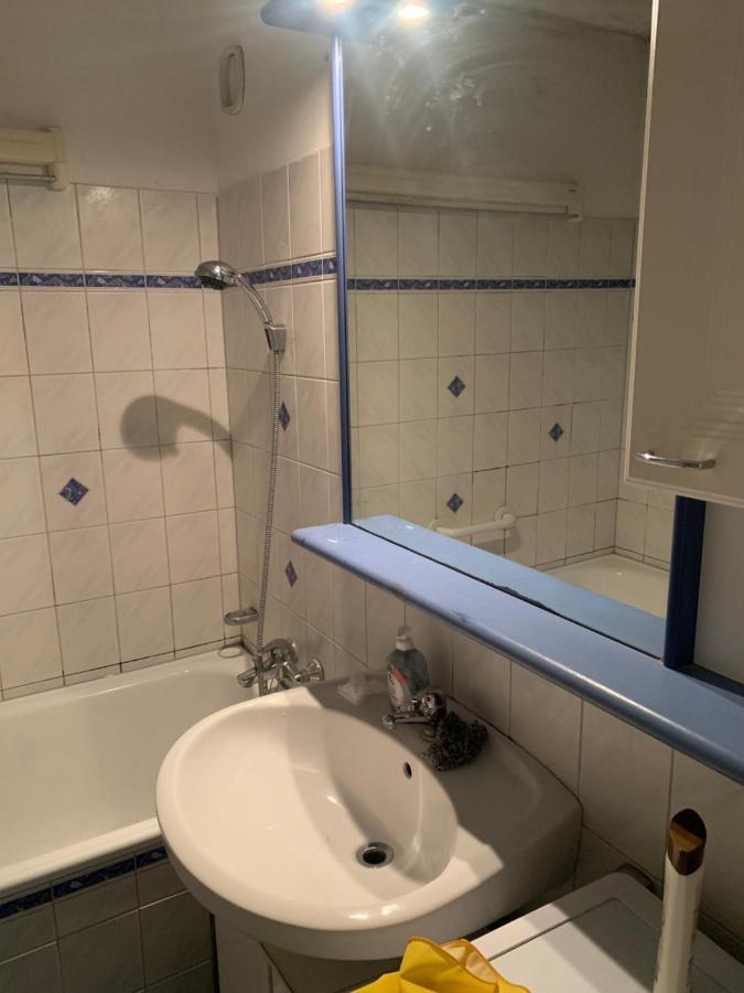 Sehr Schone Zimmer 1 In Wien Favoriten Bagian luar foto